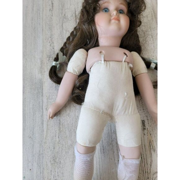 Victoria Impex Corp porcelain doll wind up girl music collectible - Picture 3 of 10